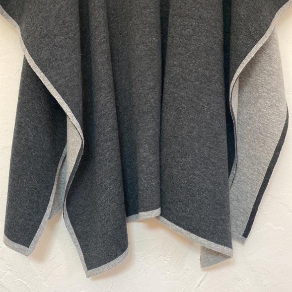 Kerisma Gray Knit open Front Shawl One Size - Picture 14 of 17